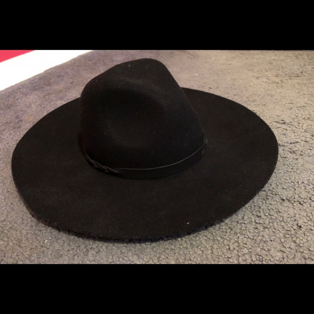 Black floppy hat